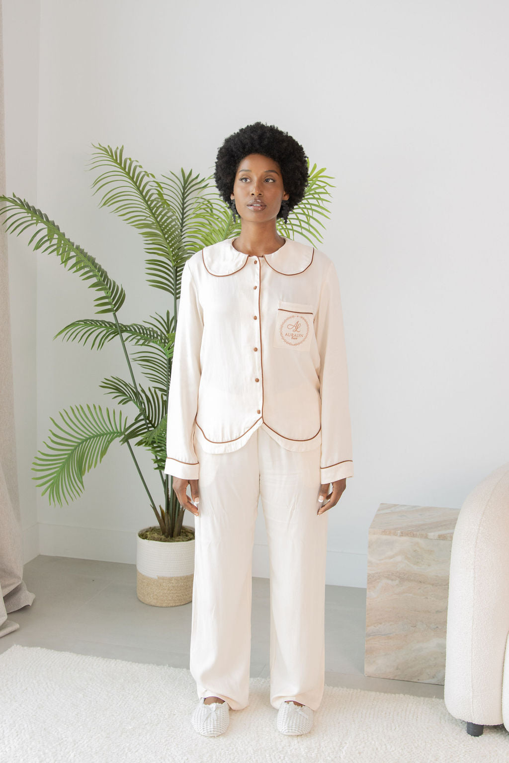 Model is wearing M 
Height 5"5