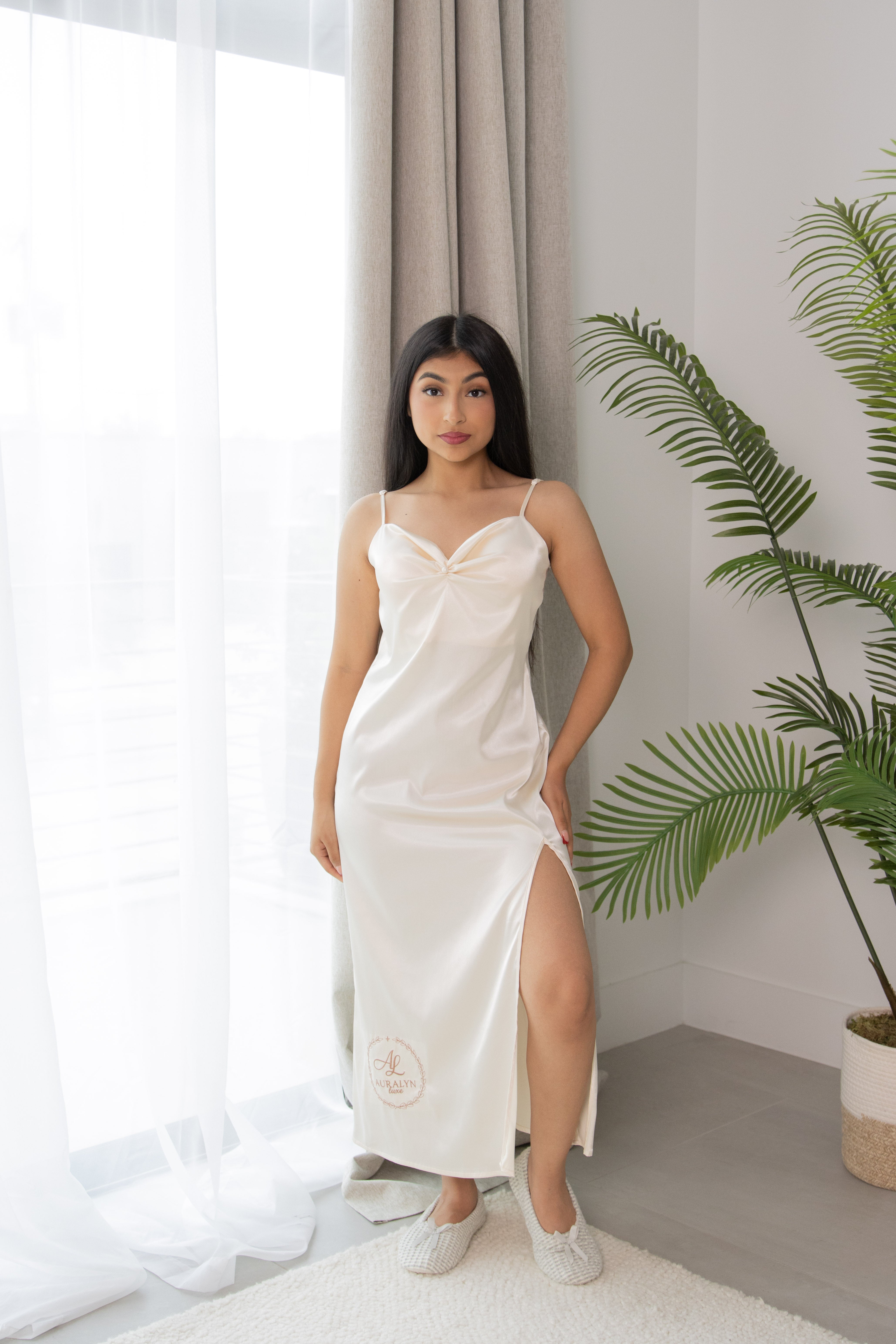 Model is wearing M 